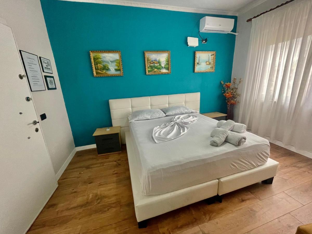 Central Room Private Entry And Bathroom 티라나 외부 사진