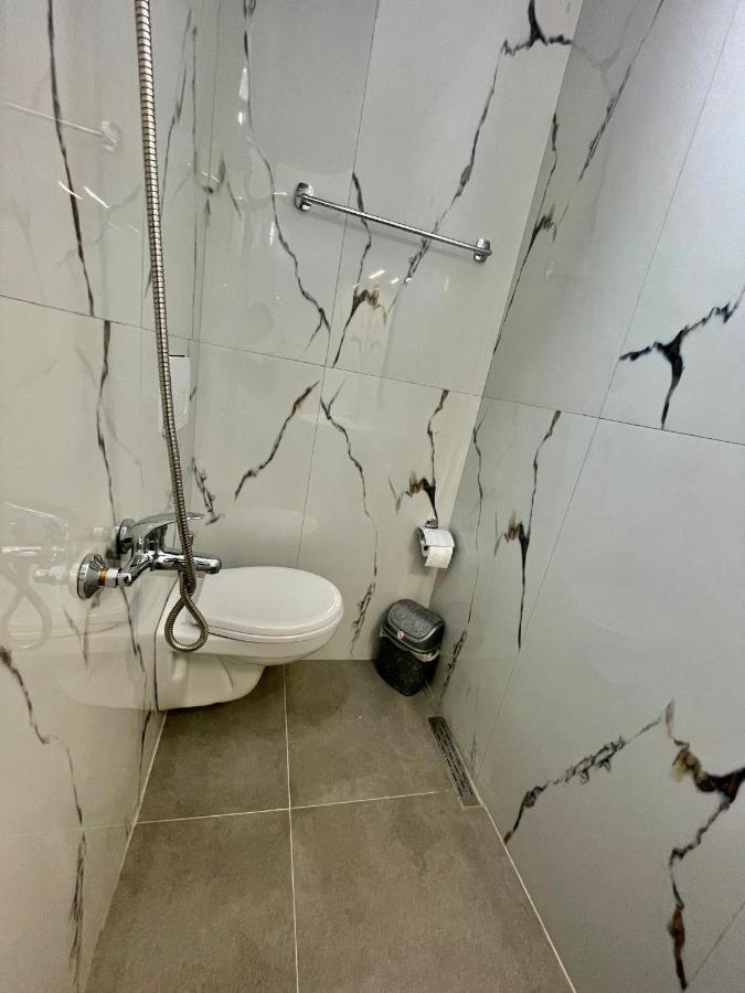 Central Room Private Entry And Bathroom 티라나 외부 사진