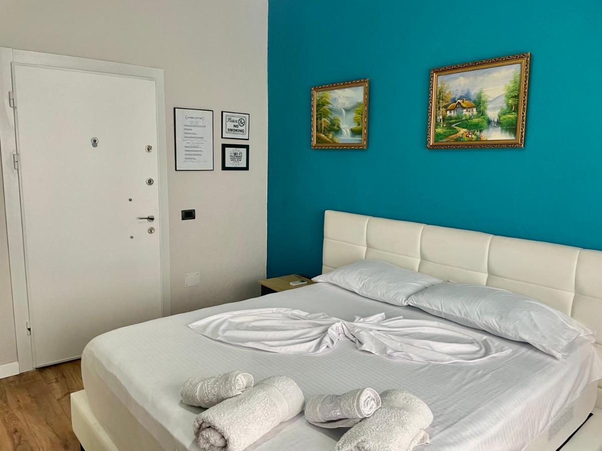 Central Room Private Entry And Bathroom 티라나 외부 사진