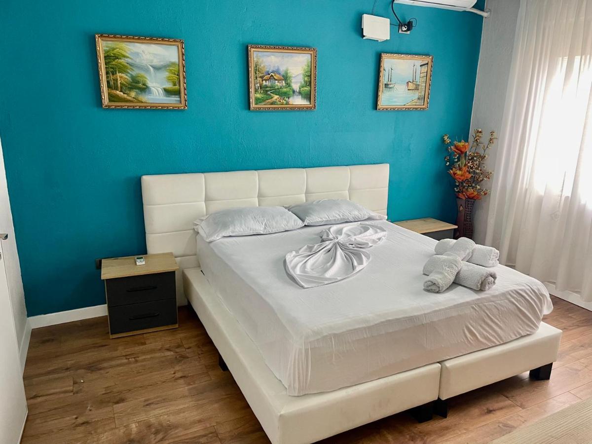 Central Room Private Entry And Bathroom 티라나 외부 사진