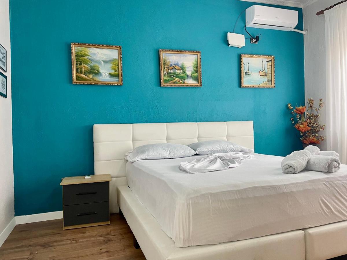 Central Room Private Entry And Bathroom 티라나 외부 사진