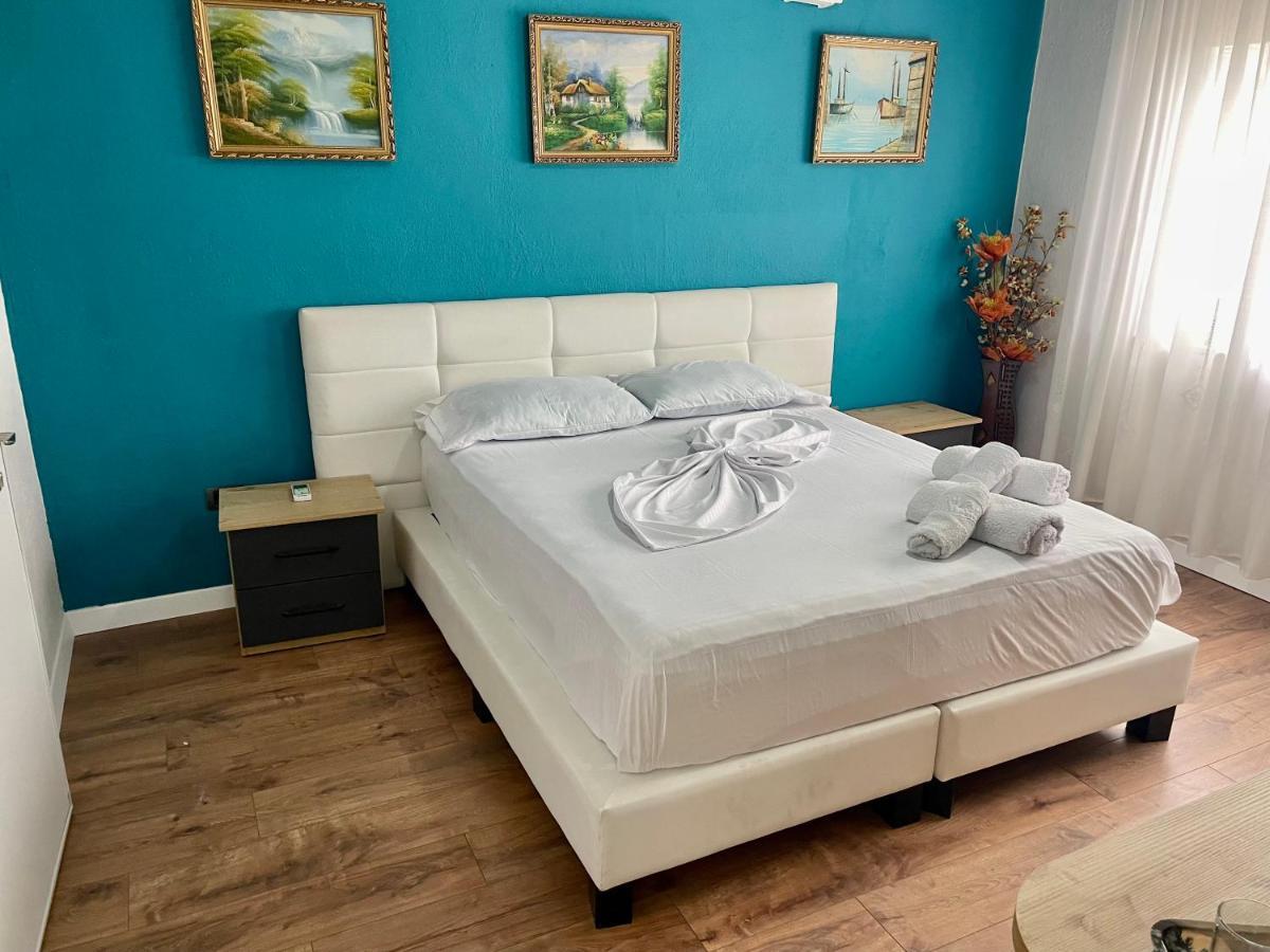 Central Room Private Entry And Bathroom 티라나 외부 사진